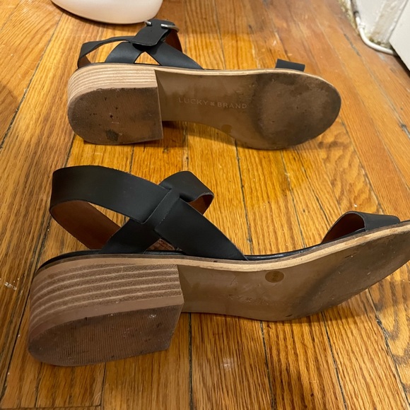 Black Leather Lucky Brand Size 10 Sandals - Picture 3 of 5